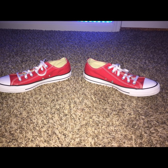 Converse ( red low tops) - Picture 6 of 6